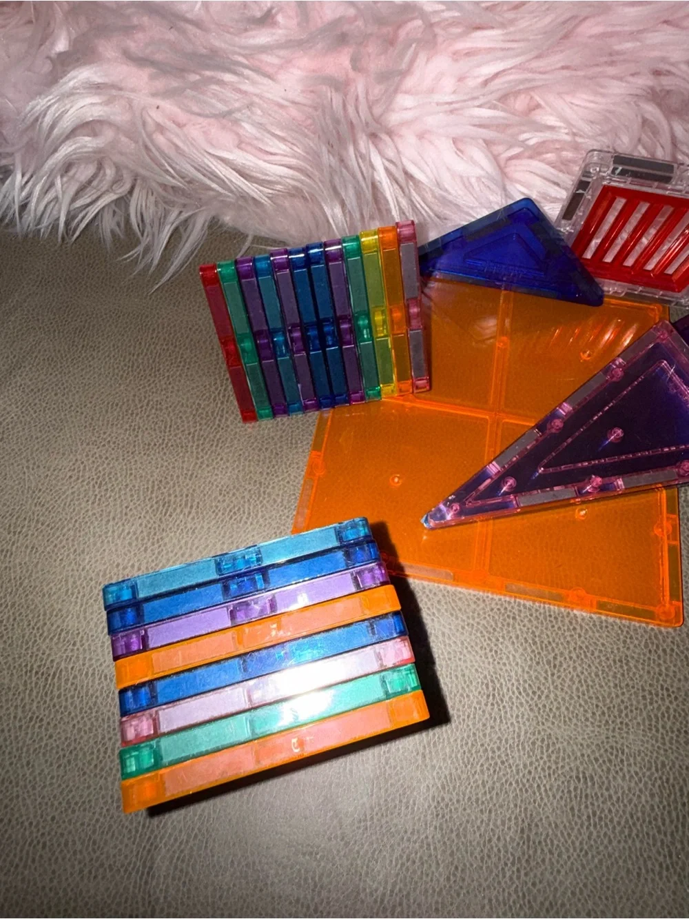Magnetic building pieces